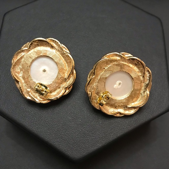 Vtg Earrings Circular Faux Pearl Goldtone - Picture 3 of 4